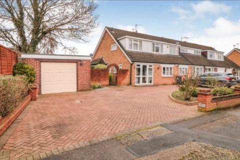 4 bedroom terraced house to rent, Stains Close, Waltham Cross, Hertfordshire, EN8