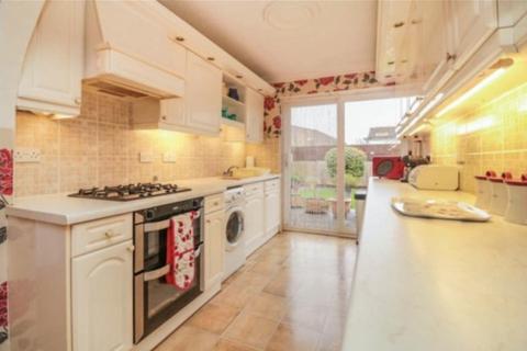 4 bedroom terraced house to rent, Stains Close, Waltham Cross, Hertfordshire, EN8