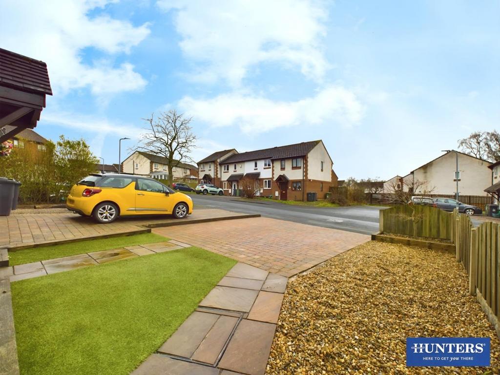 Driveway/Front Garden
