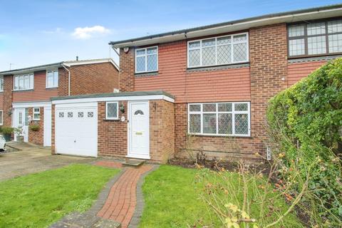 3 bedroom semi-detached house to rent, Fairway Avenue, West Drayton UB7