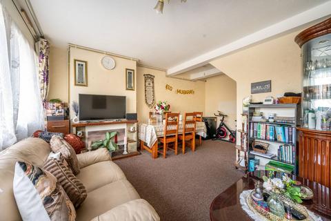 3 bedroom maisonette for sale, Maud Road E13, Plaistow, London, E13