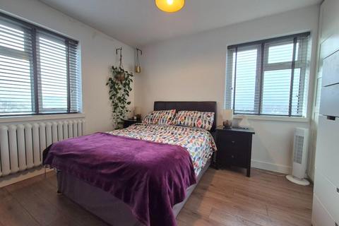 2 bedroom flat to rent, Ealing Road, Brentford