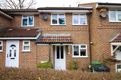 2 bedroom terraced house to rent, Albert Road, Surrey GU19