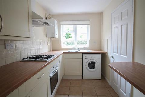 2 bedroom terraced house to rent, Albert Road, Surrey GU19