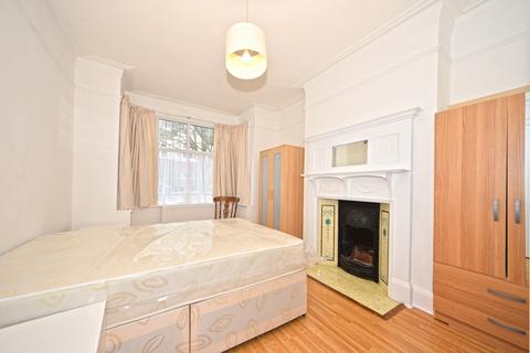 4 bedroom terraced house to rent, Larnach Road,  London, W6