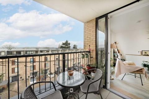 1 bedroom flat for sale, Quayle Crescent, London N20