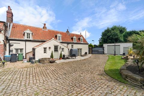 3 bedroom semi-detached house for sale, Oulton Lane, Leeds LS26