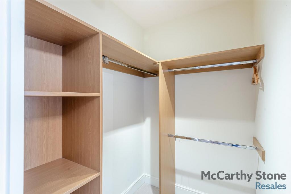 8642353-interior10.jpg