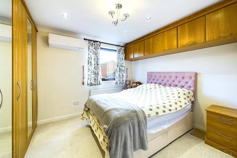 4 Maywater Close, South Croydon, CR2 0RS