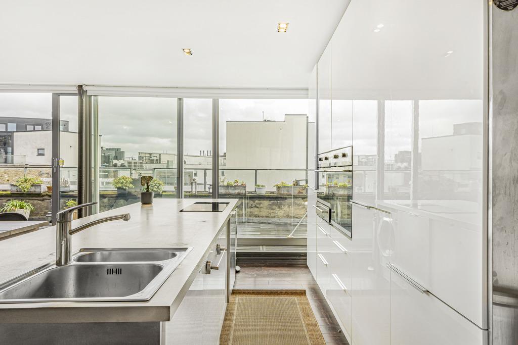 Reception/Kitchen