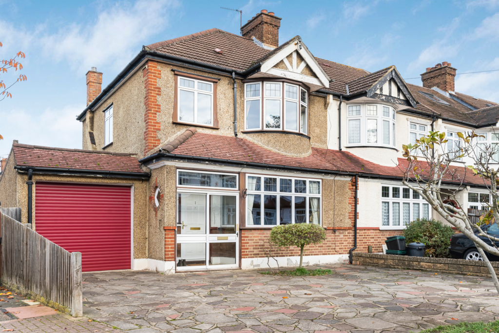 Detached house exterior, driveway, garage