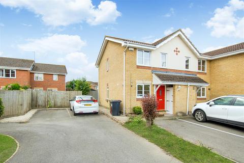 2 bedroom semi-detached house for sale, Hunters Way, Cippenham