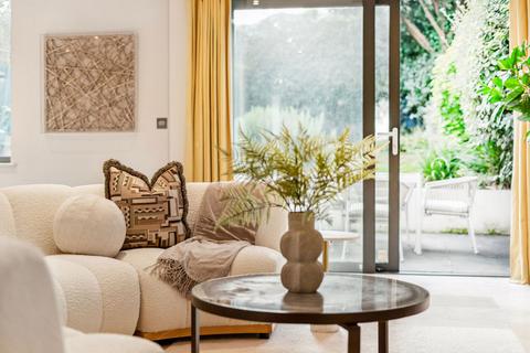 26 Arthur Road, London, SW19 7DZ