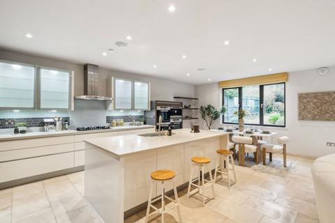 26 Arthur Road, London, SW19 7DZ