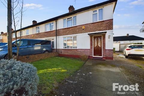 3 bedroom end of terrace house to rent, Ennerdale Crescent, Nr Burnham, Slough, Berkshire, SL1