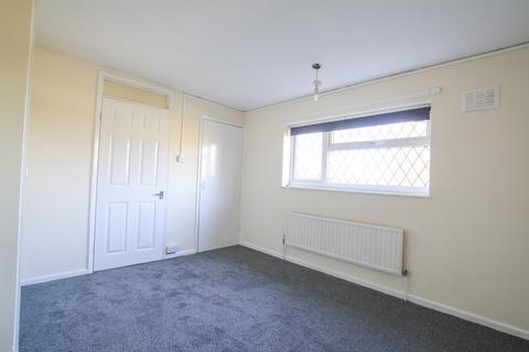 2 bedroom end of terrace house to rent, Edinburgh Avenue, Gorleston. NR31 7EZ