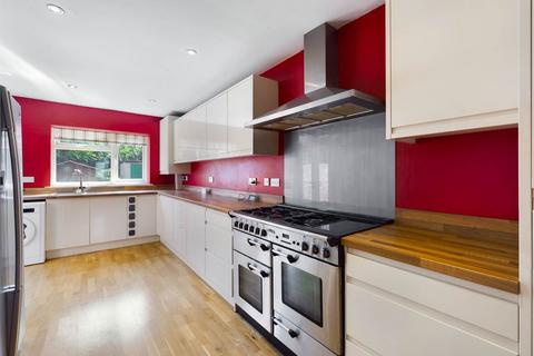 4 bedroom house to rent, Beech Grove , Guildford, Surrey