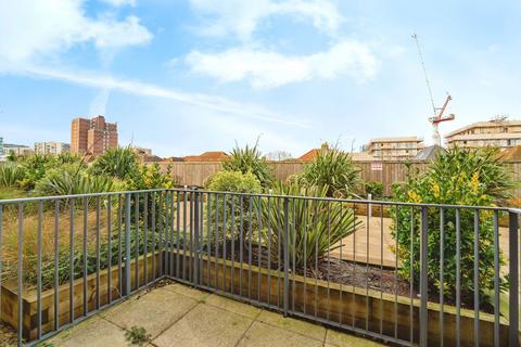 1 bedroom apartment for sale, Carpenter House, 10 Chailey Place, Hayes, UB3 3FG