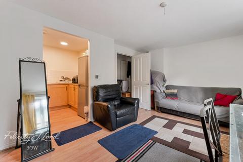 1 bedroom apartment for sale, Locksons Close, London