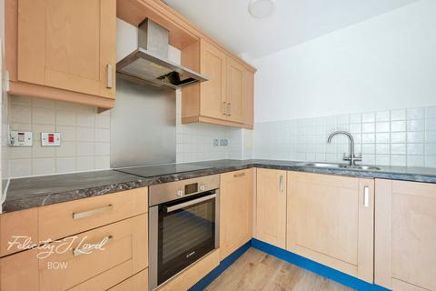 1 bedroom apartment for sale, Locksons Close, London