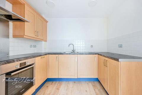 1 bedroom apartment for sale, Locksons Close, London