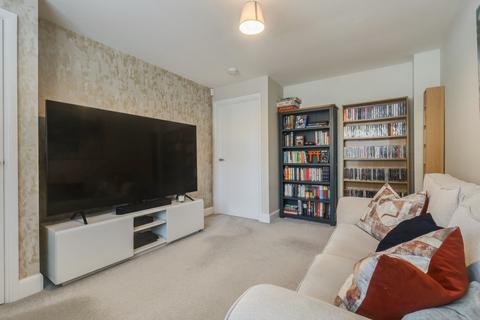 5 Apperdale, Bradford, BD10 0FB