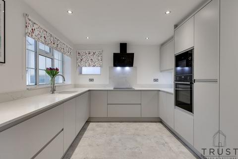 1 Fernhurst Crescent, Mirfield, WF14 9TE