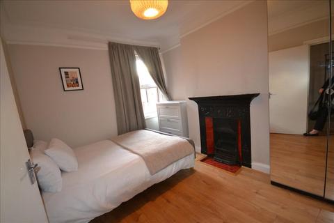 2 bedroom flat to rent, Kings Road, LONDON, NW10