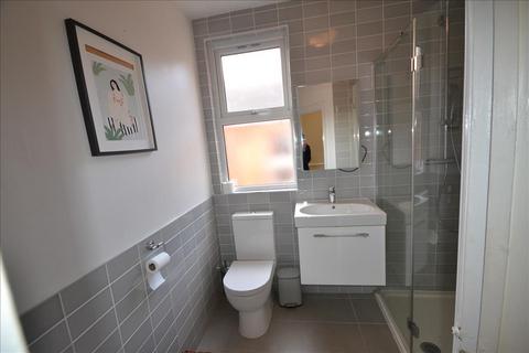 2 bedroom flat to rent, Kings Road, LONDON, NW10