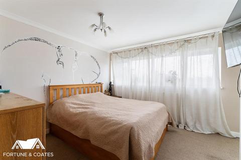 80 Hookfield, Harlow, CM18 6QQ