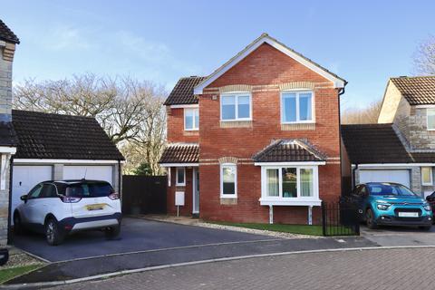 3 bedroom detached house for sale, Forth Close, Street