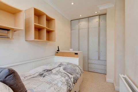 76 Devonshire Road, London, NW7 1DP