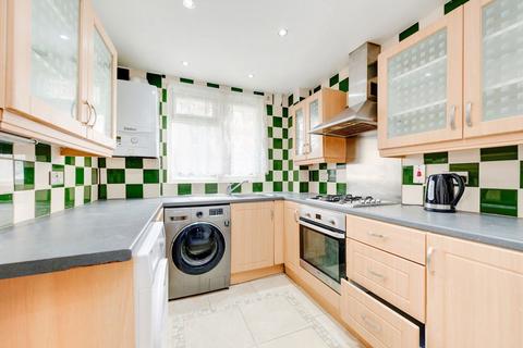 3 bedroom flat to rent, Pearscroft Road, London SW6