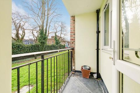 3 bedroom flat to rent, Pearscroft Road, London SW6