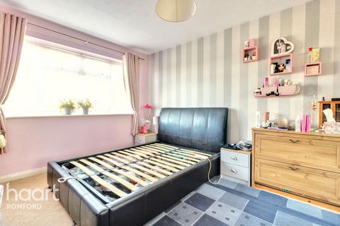 5 Pitcairn Close, Romford, RM7 8AH