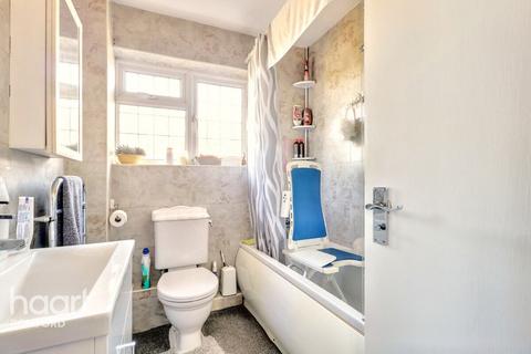 5 Pitcairn Close, Romford, RM7 8AH
