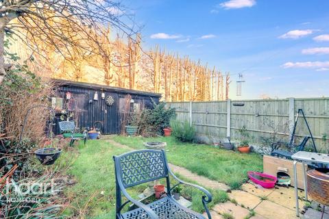 5 Pitcairn Close, Romford, RM7 8AH