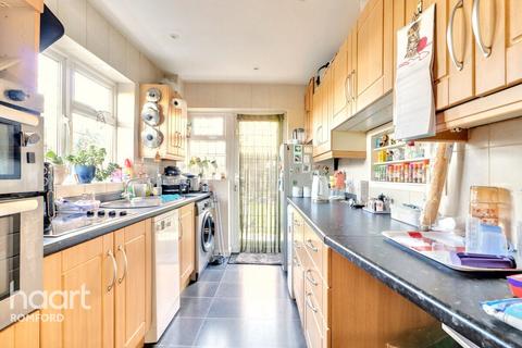 Pitcairn Close, Romford, RM7 8AH