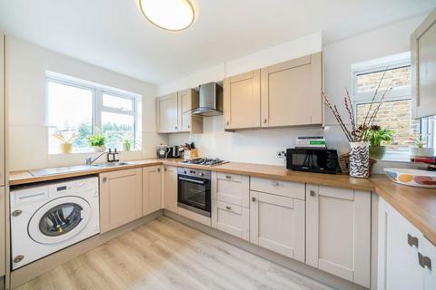 2 bedroom flat for sale, Lewin Road, London SW16