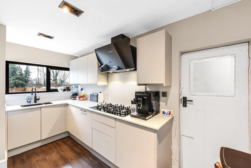 KITCHEN NEW.jpg