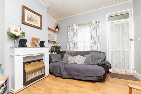 2 bedroom terraced house for sale, Nelson Road, Gravesend DA11