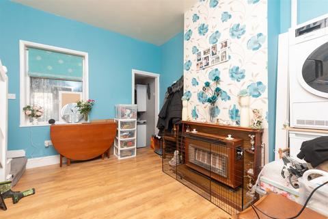 2 bedroom terraced house for sale, Nelson Road, Gravesend DA11