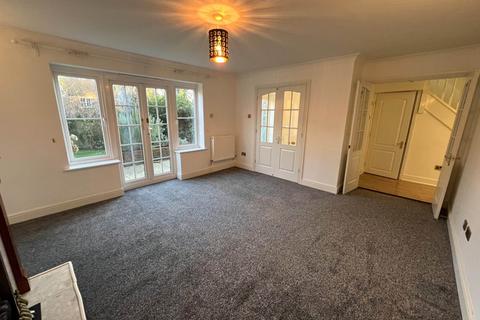 3 bedroom house to rent, Waine Close, Buckingham MK18