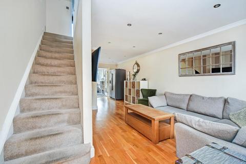 12 Lindsay Close, Chessington, KT9 2DG