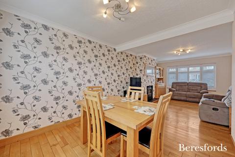 4 bedroom semi-detached house for sale, Severn Drive, Upminster, RM14