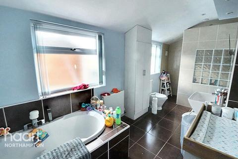 45 Abbey Road, Northampton, NN4 8EY