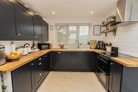 4 bedroom link detached house for sale, Spacious Family Home In Hurst Green