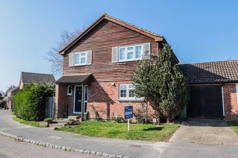 4 bedroom link detached house for sale, Spacious Family Home In Hurst Green