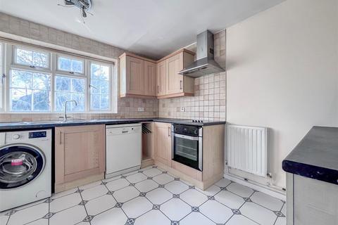 2 bedroom maisonette for sale, Hollygrove, Bushey