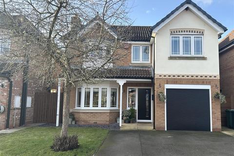 4 bedroom detached house for sale, Whinmoor Drive, Clayton West, Huddersfield, HD8 9QA